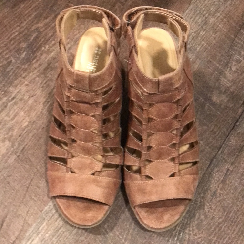 Naturalizer N5 Comfort shoe, 3 inch heel, Velcro strap